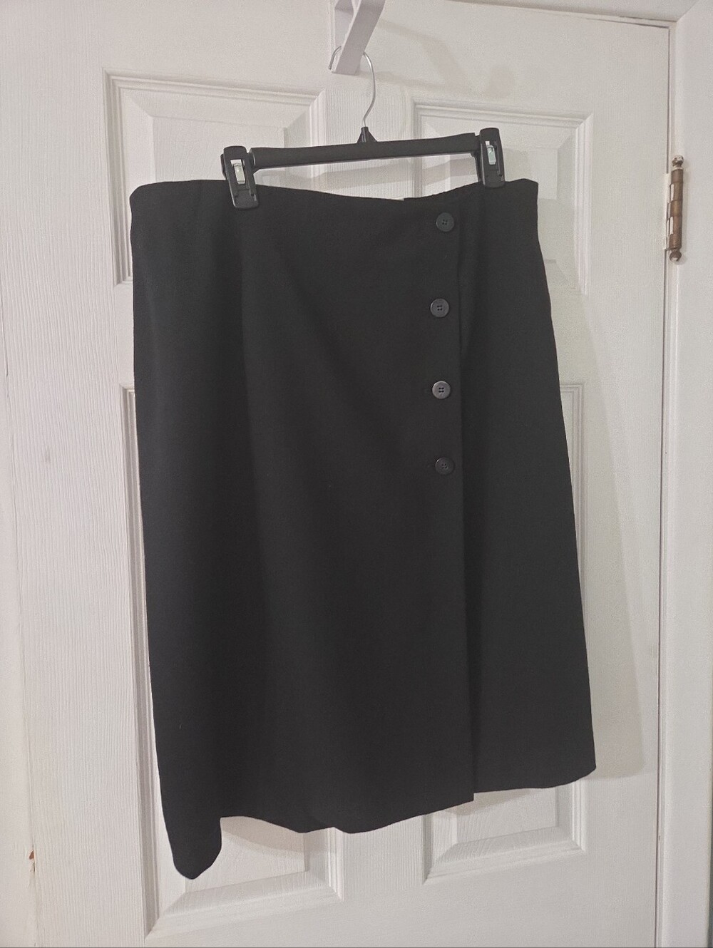 Valerie Stevens Black Button-Front Wool Lined Skirt.  16W